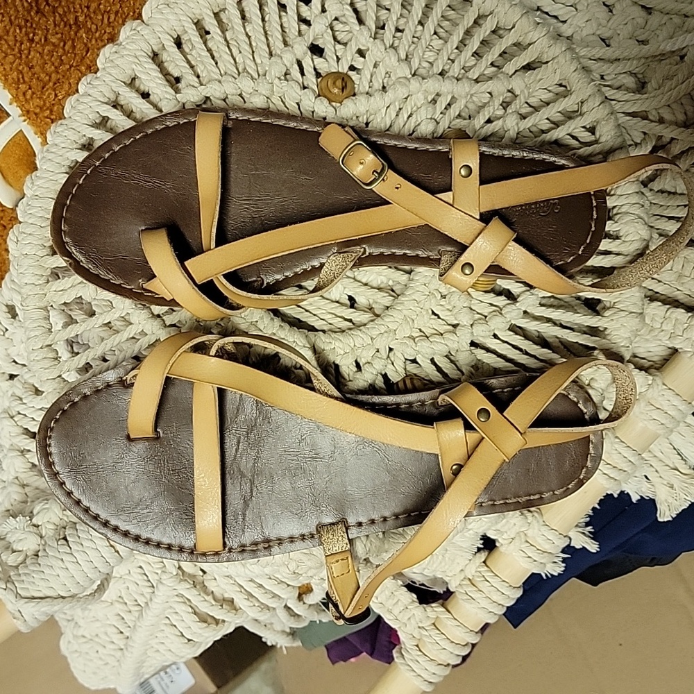 Universal Thread sandals